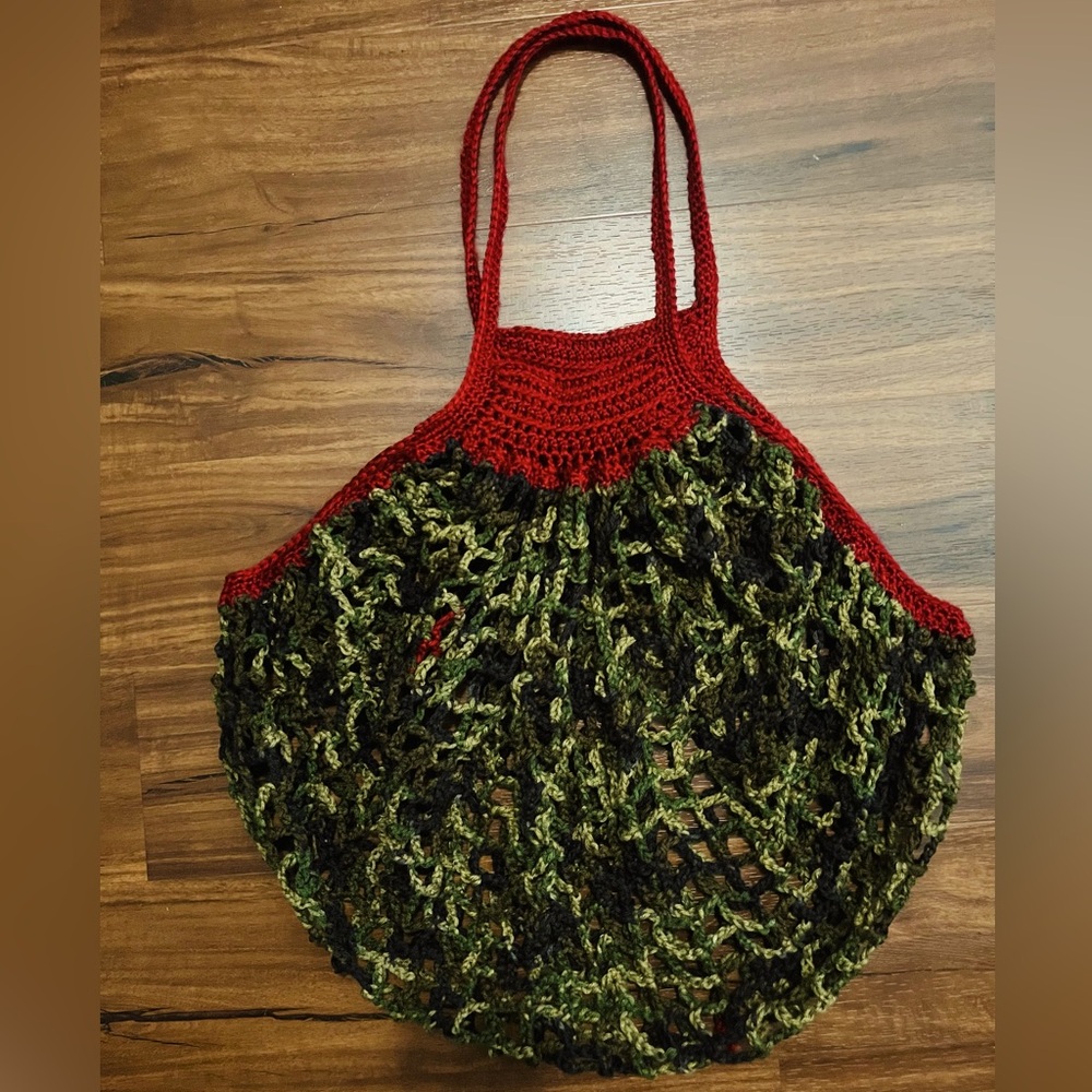 Large Crochet market bag / purse. Red and Green